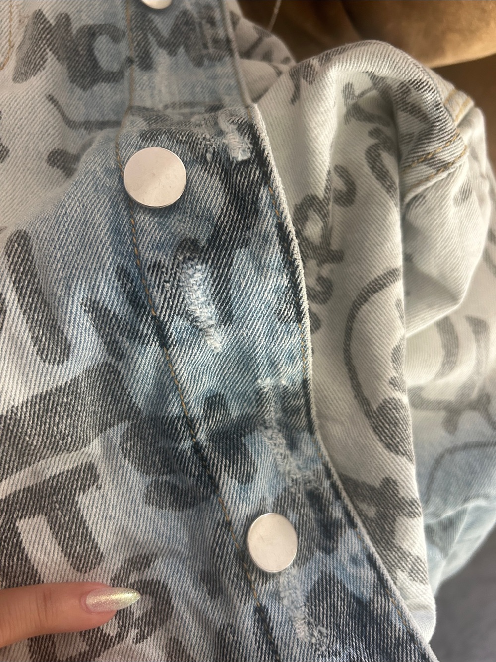 Guess Vintage Men’s Light Blue All Over Graffiti Oversized Denim Jacket Sz XXL - Picture 15 of 15